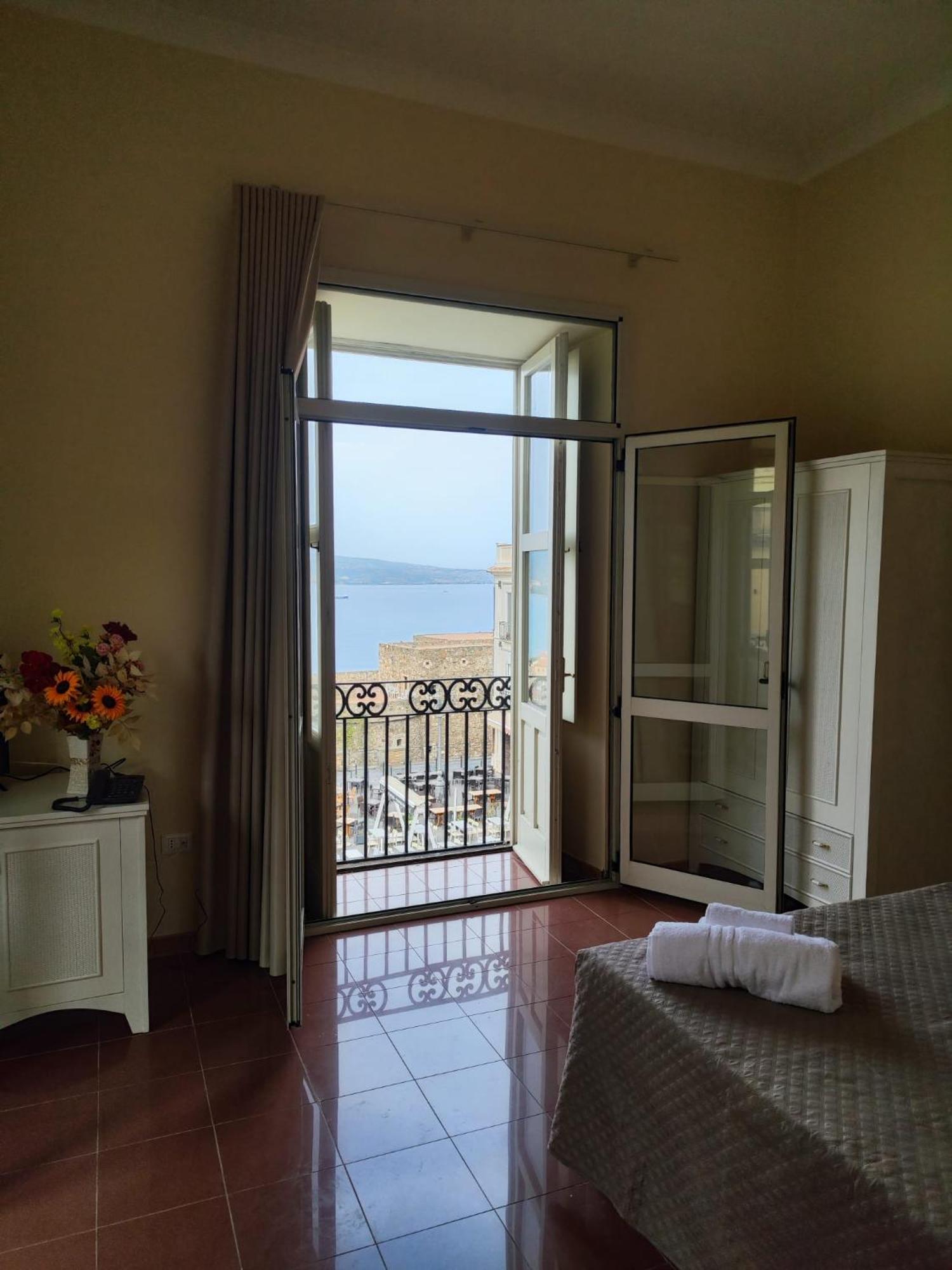 Hotel Della Piazza Pizzo  Buitenkant foto