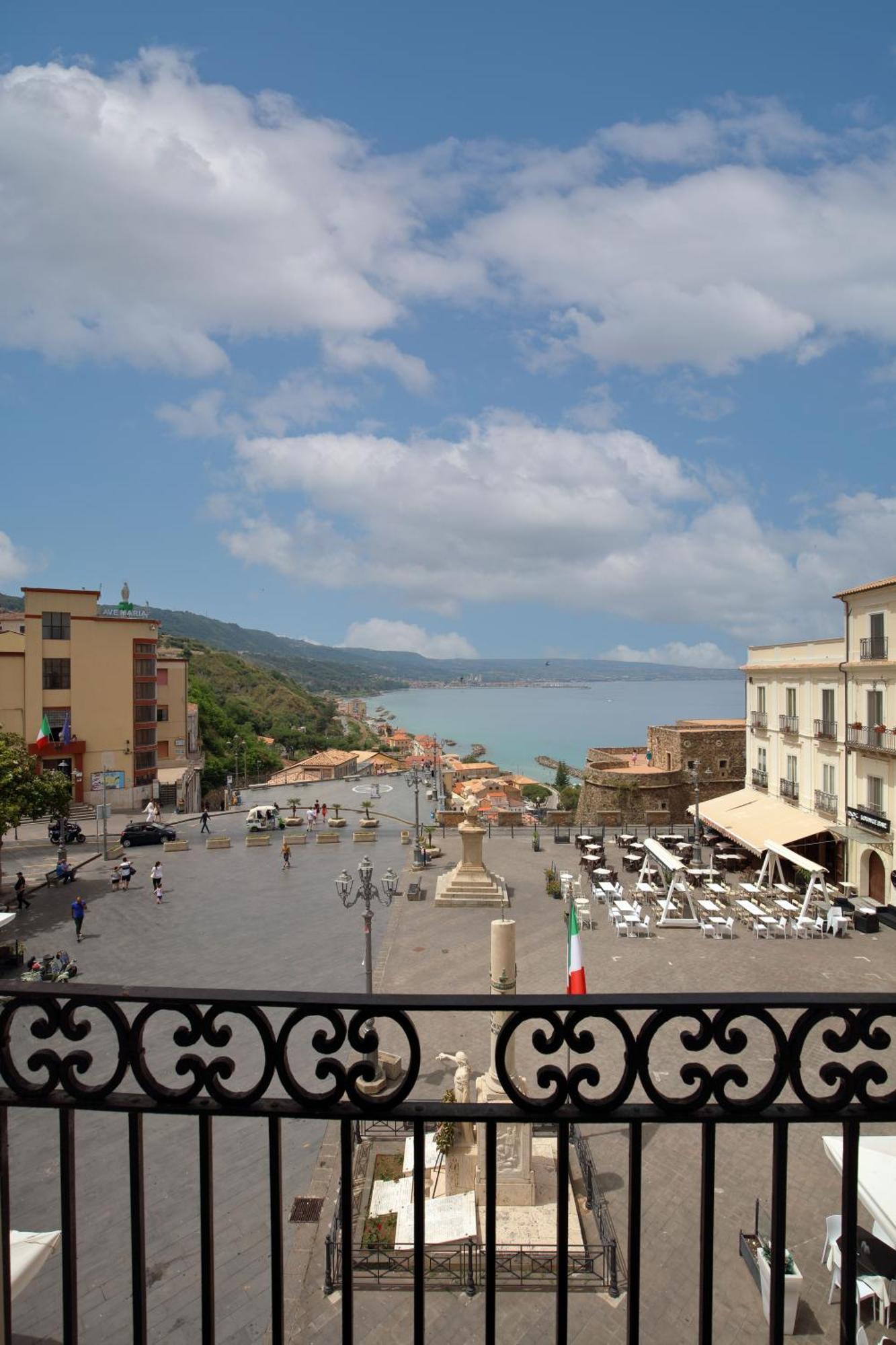 Hotel Della Piazza Pizzo  Buitenkant foto
