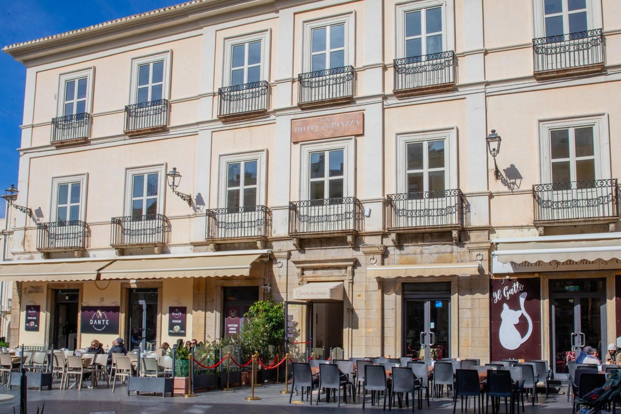 Hotel Della Piazza Pizzo  Buitenkant foto